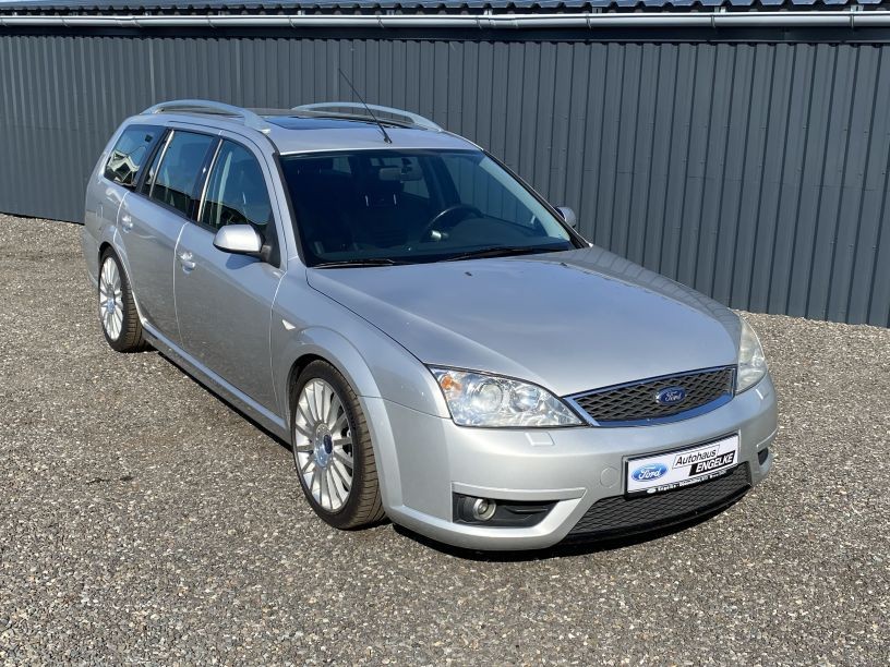 Ford Mondeo Turnier ST220